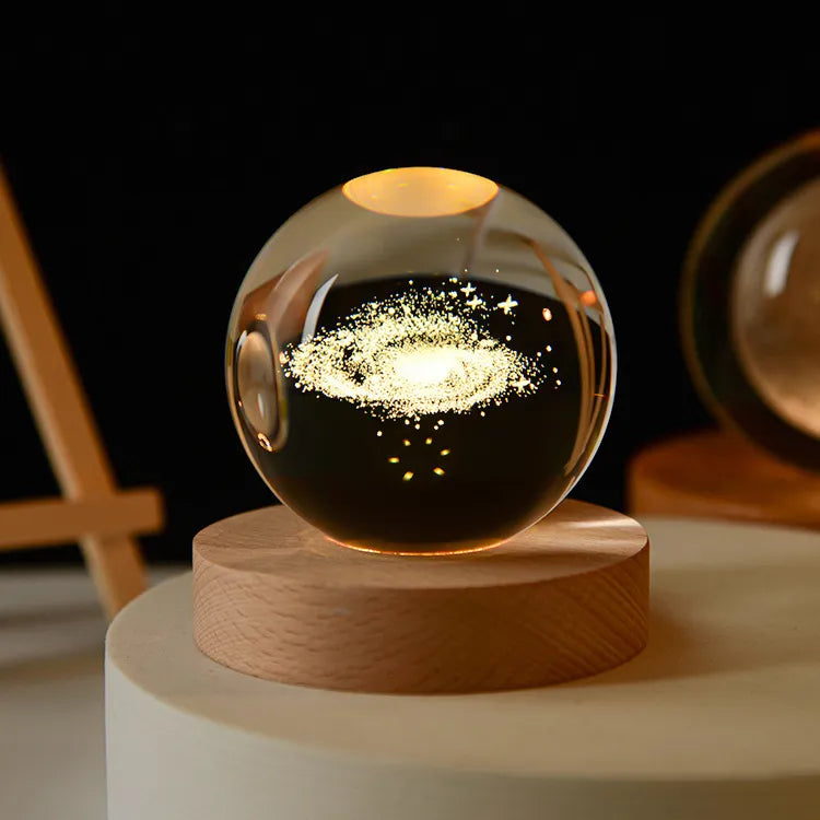 Esfera de cristal 3D grabada con diseño de Galaxia, sobre base de madera con luz LED – LuxeOrb3D
