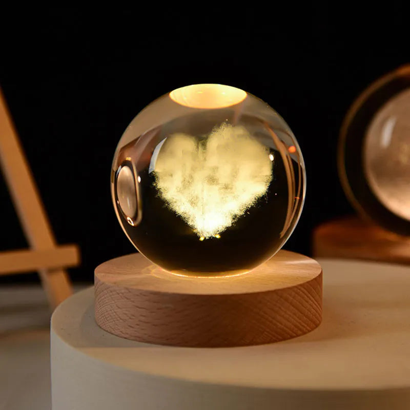 Esfera de cristal 3D grabada con diseño de Corazón, sobre base de madera con luz LED – LuxeOrb3D