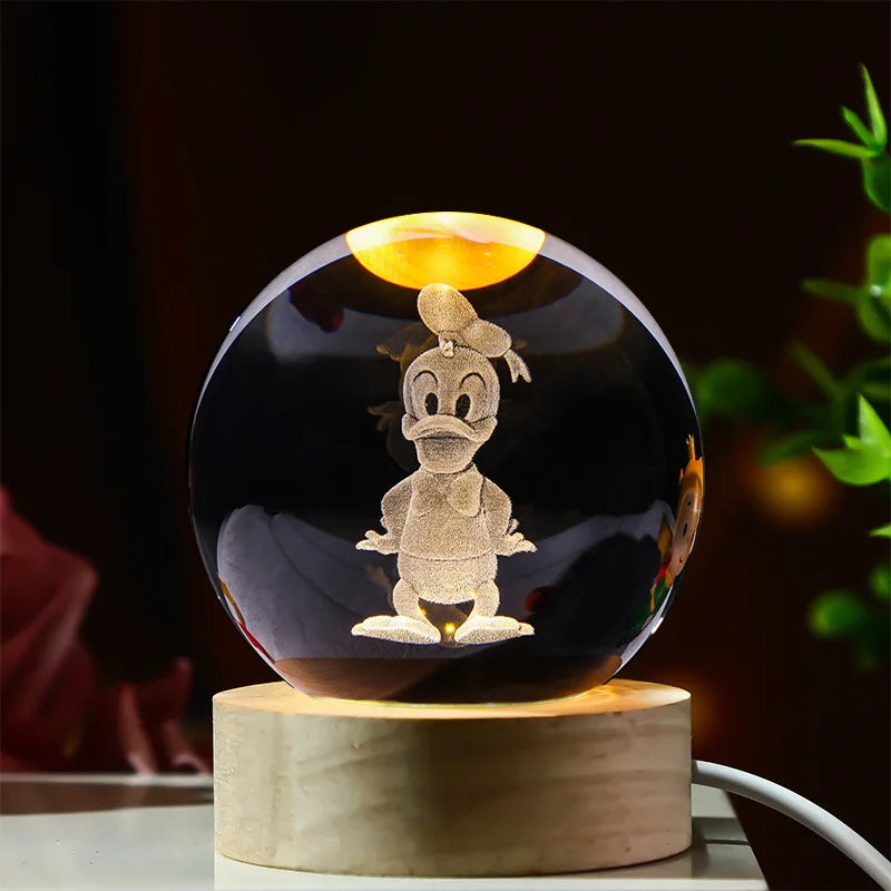 Esfera de cristal 3D grabada con diseño de Pato, sobre base de madera con luz LED – LuxeOrb3D