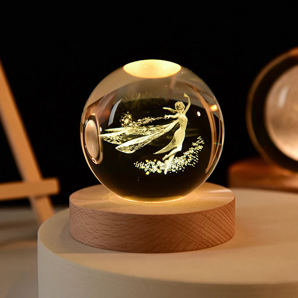 Esfera de cristal 3D grabada con el diseño Princesa Helada, sobre base de madera con luz LED – LuxeOrb3D