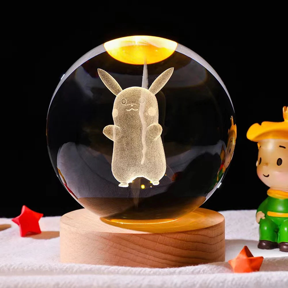 Esfera de cristal 3D grabada con el diseño Ardilla Eléctrica, sobre base de madera con luz LED – LuxeOrb3D
