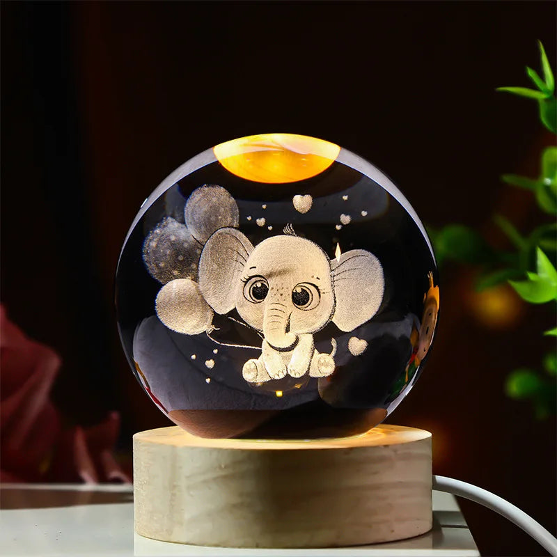 Esfera de cristal 3D grabada con diseño de Elefante, sobre base de madera con luz LED – LuxeOrb3D