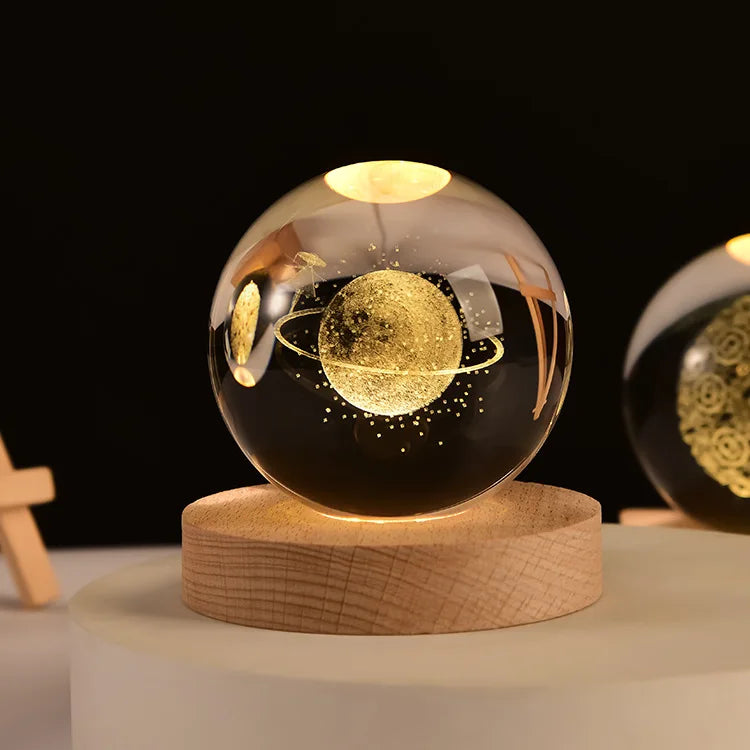 Esfera de cristal 3D grabada con diseño de Universo, sobre base de madera con luz LED – LuxeOrb3D